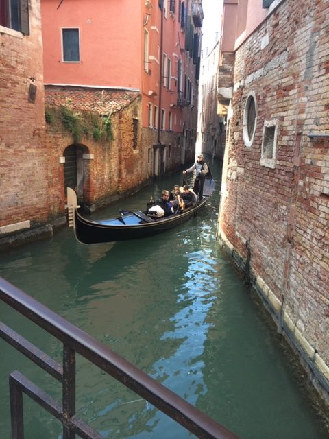 Venedig-und-Gondeln-die-Heimat-der-Schuhe